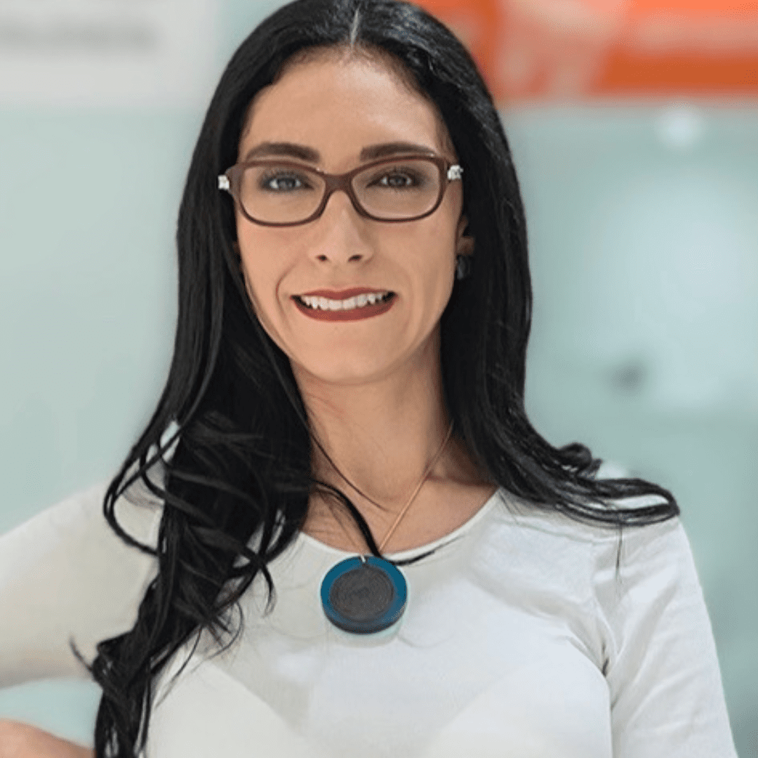 Correa Villanueva፣ Irene፣ Postgrado en Prótesis Bucal e Implantologia